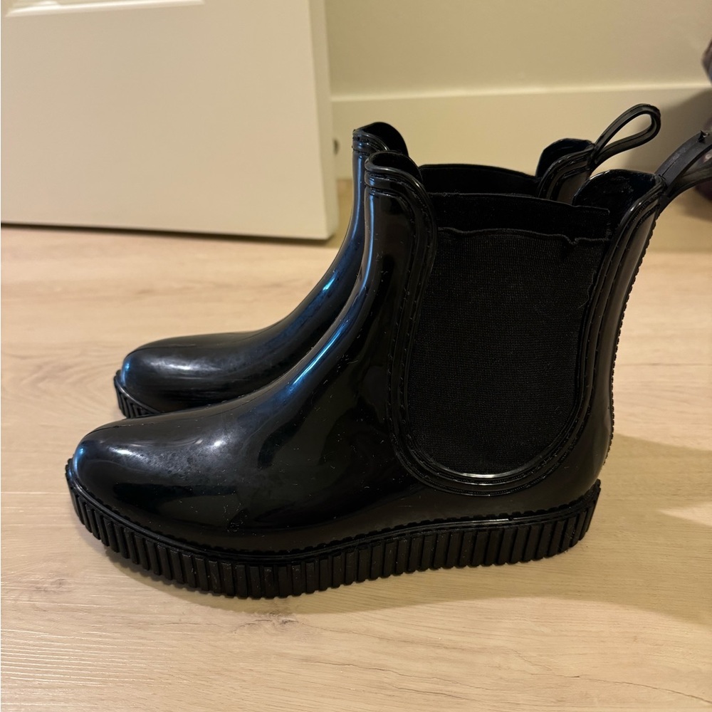 Black rubber booties. Barely worn in great condition. Size 7